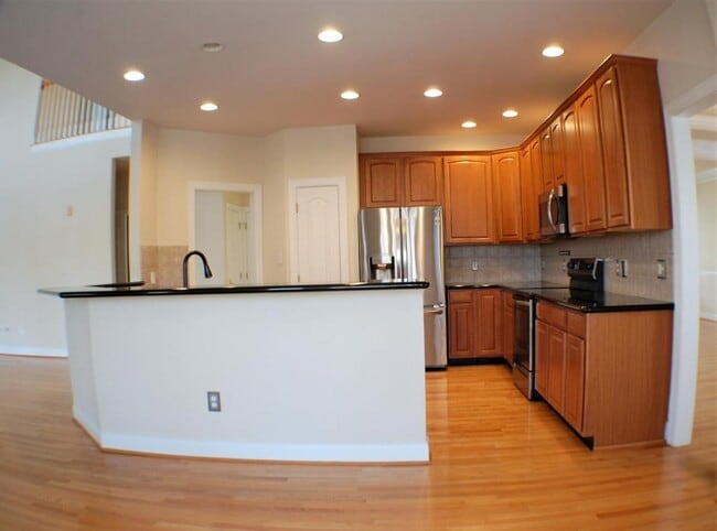Building Photo - 9272 Palm Bay Circle