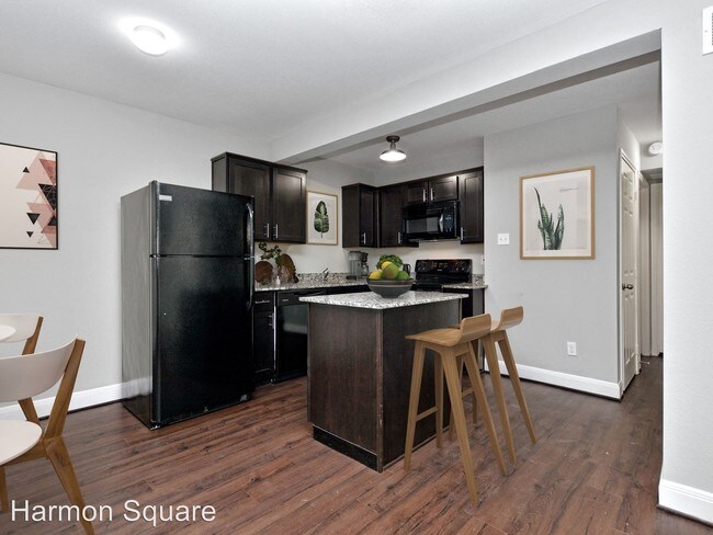 Foto del edificio - 4715-4715 Harmon Ave