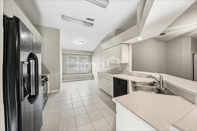 Building Photo - 30719 Tremont Dr