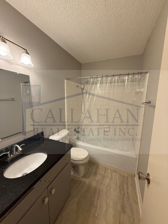 Building Photo - Duplex in NLR