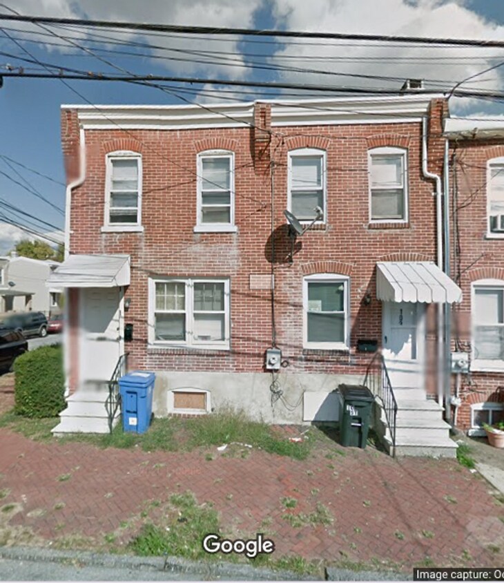 Primary Photo - 3 Bedroom 1 1/2 bath townhouse