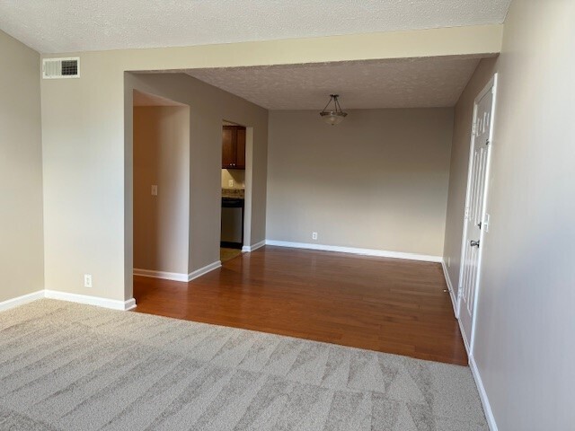 Building Photo - South Nashville 2 bedroom 2 bath Condo