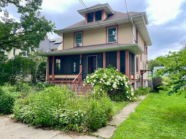 Building Photo - 1326 Vilas Ave