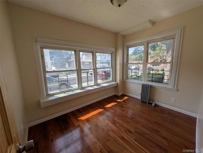 Building Photo - 205-11 110th Ave