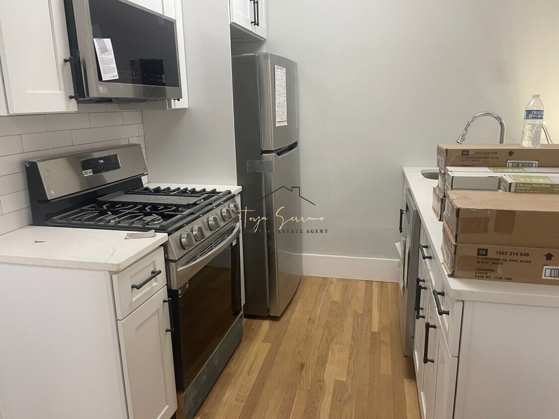 Primary Photo - 70 L St
