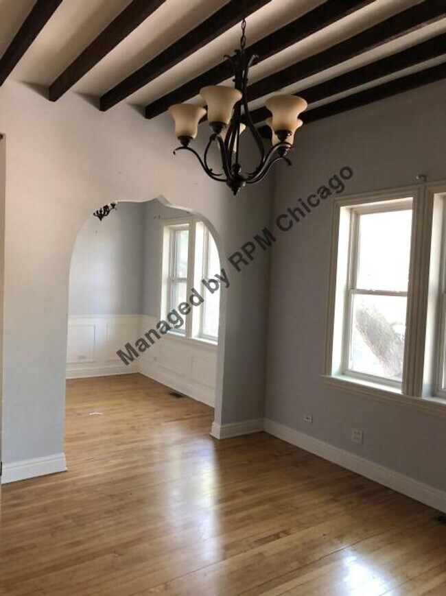 Foto del edificio - 1357 N Wolcott Ave
