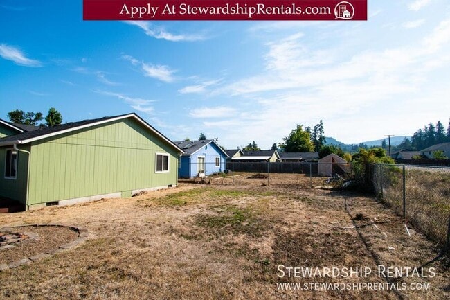 Building Photo - 5051 Forsythia St