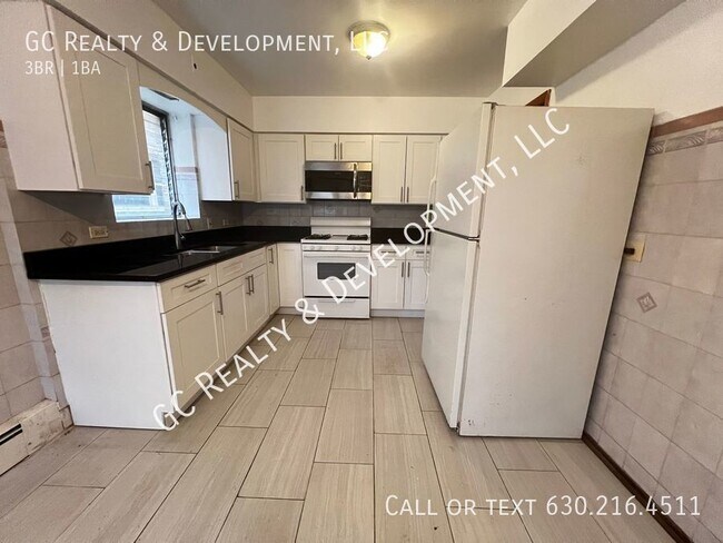 Building Photo - ***UPDATED 3 BDRM - 1 BTH / APPL INCL / LA...