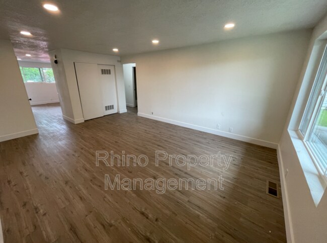 Building Photo - 273-285 E Whitlock Ave