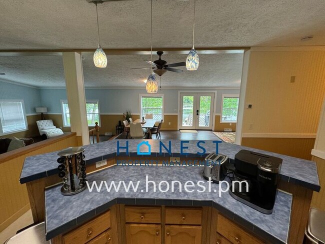 Building Photo - 107 Wood Land Dr