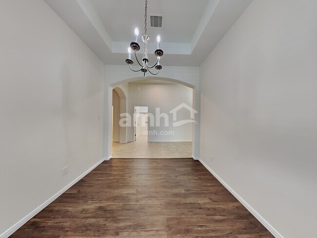 Foto del edificio - 21614 Champagne Dr E
