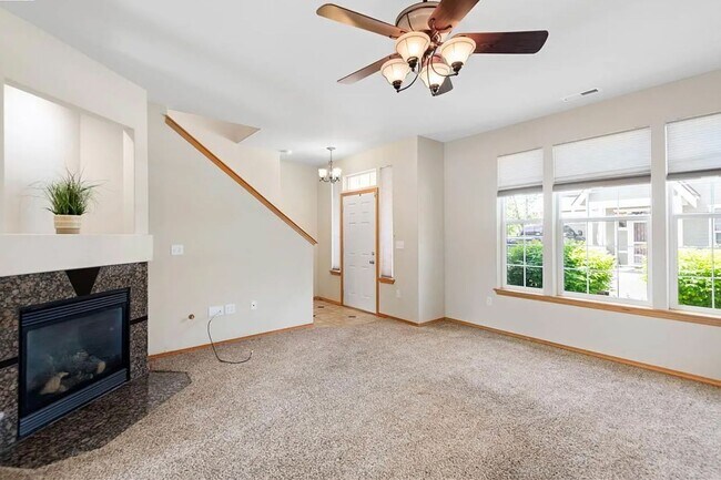 Foto del edificio - ** $500 OFF SPECIAL ** Craftsman Style Tow...