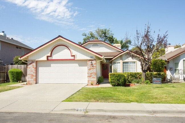 Building Photo - 767 Raven Dr