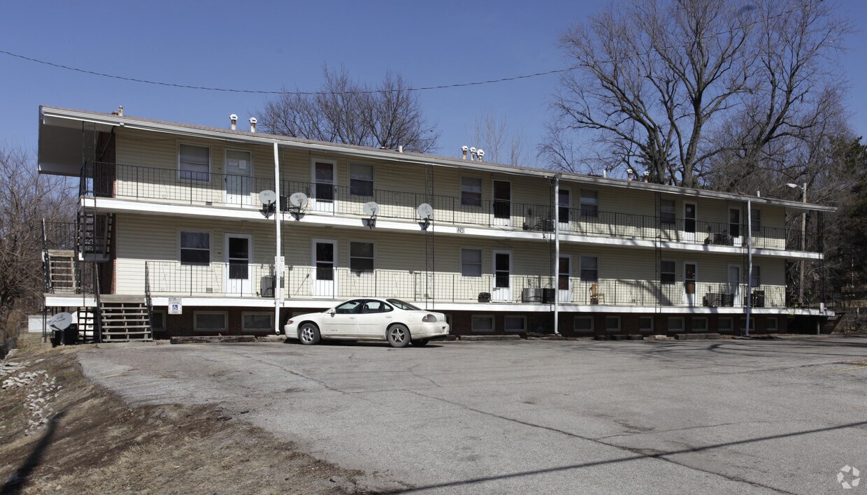 Primary Photo - 5240 Ames Ave