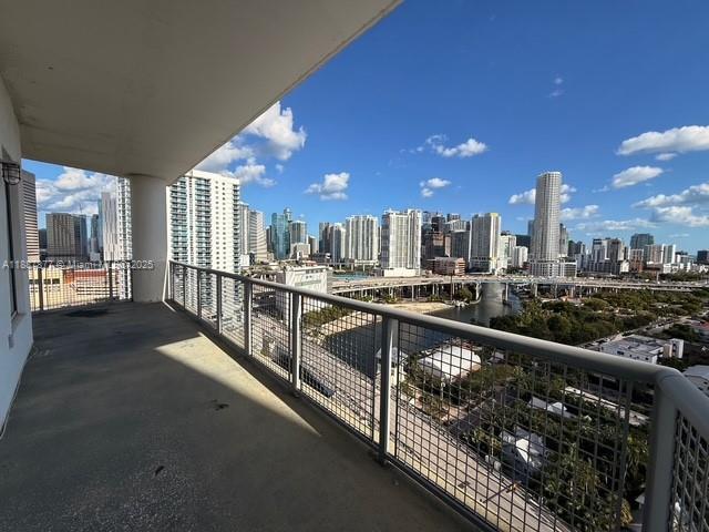 Foto del edificio - 10 SW South River Dr