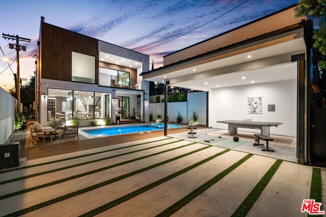 Building Photo - 714 N La Jolla Ave
