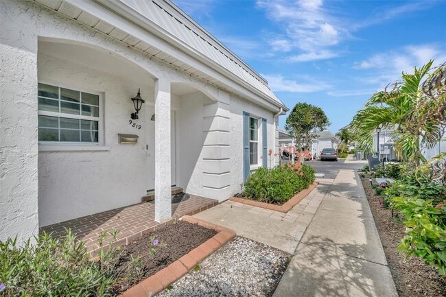 Building Photo - 9819 Hernando Ct