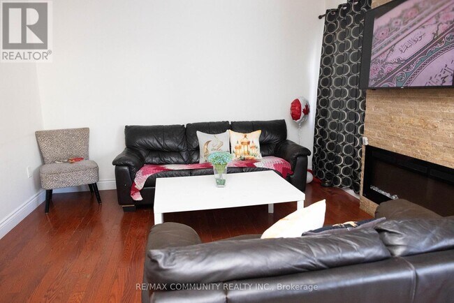 Building Photo - 213 Fennamore Terrace