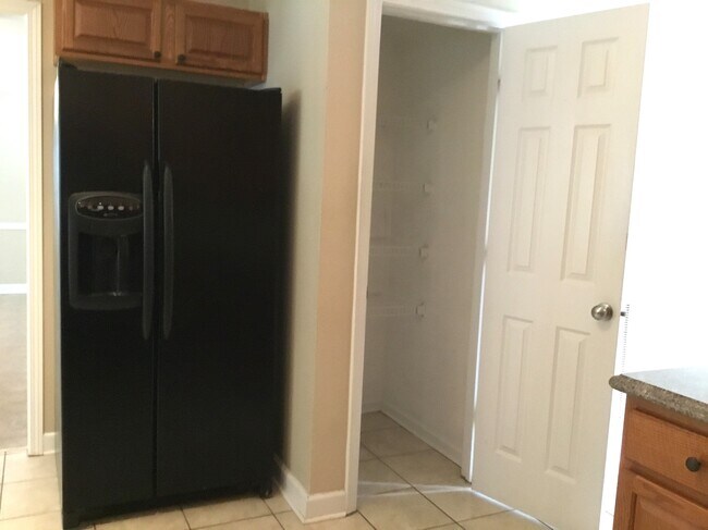 Foto del edificio - 5622 Falls Ridge Ln