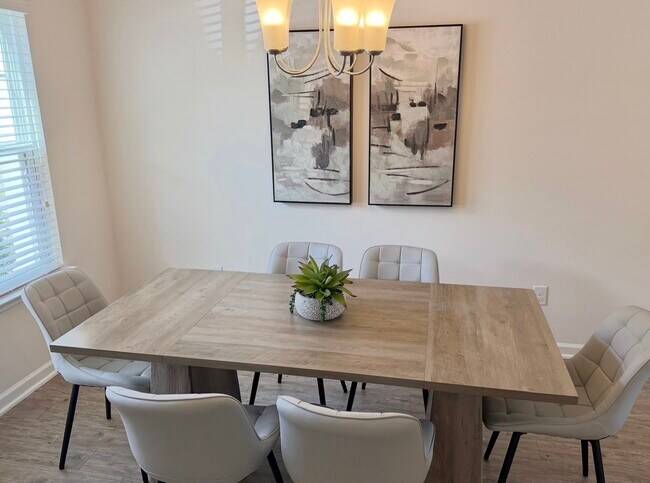Foto del edificio - 1109 Fairway Ln