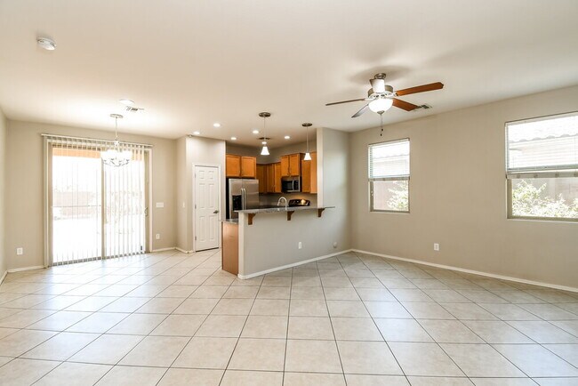 Foto del edificio - 7205 W Jones Ave