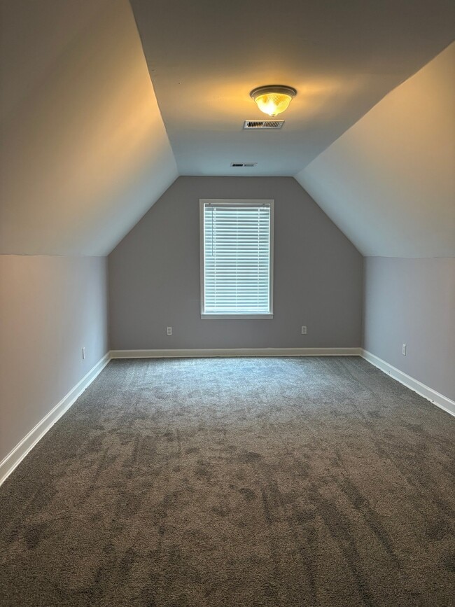 Building Photo - 2753 Broadway Dr