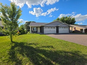 Building Photo - 3270 White Oak Ln