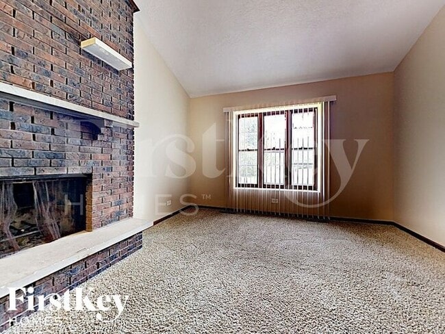 Building Photo - 901 Autumn Ln