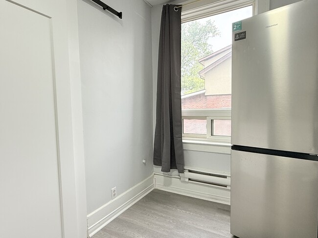 Photo du bâtiment - 1495 Gladstone Ave