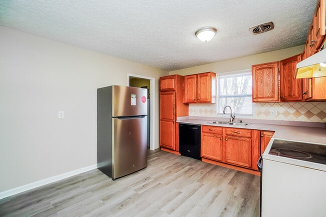 Building Photo - 3991 Briarbush Dr