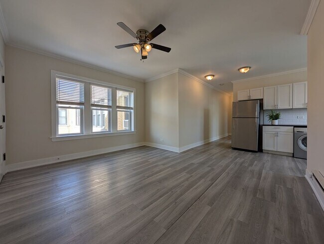 Building Photo - 3819.5 Greenview, Unit 2W