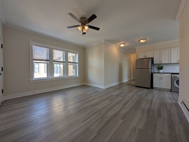 Building Photo - 3819.5 Greenview, Unit 2W