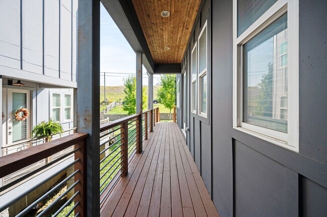 Building Photo - Modern 3BR/3.5BA home in Sylvan Summit, ju...