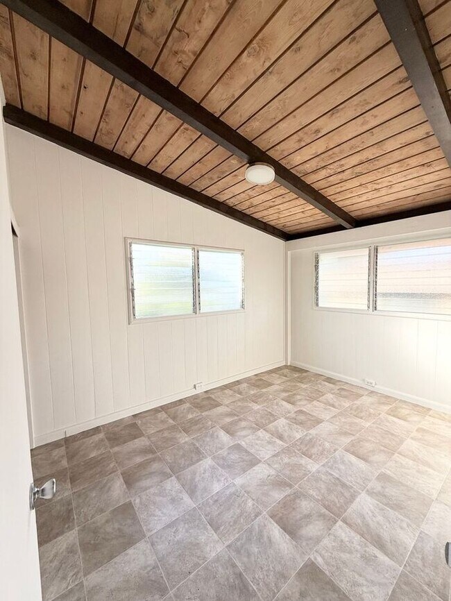 Foto del edificio - Aliamanu/Salt Lake - 2 bedroom 1 bath Duplex