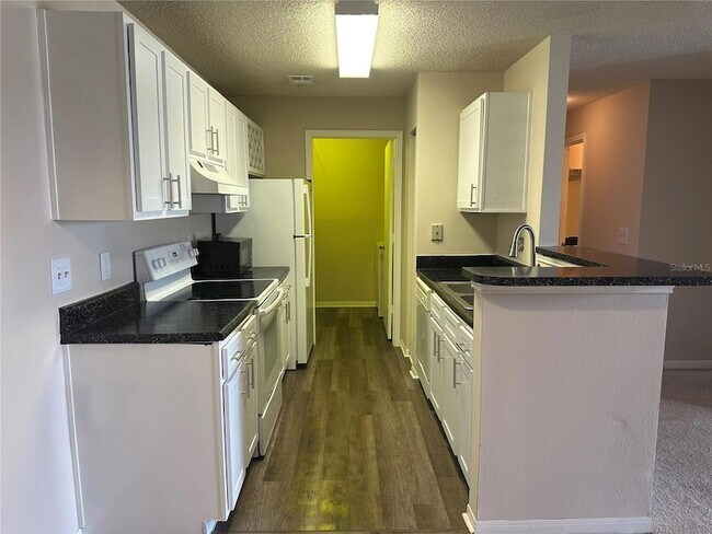 Building Photo - 2533 Grassy Point Dr