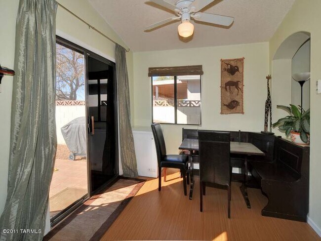 Foto del edificio - 6000 S Wood Crest Dr