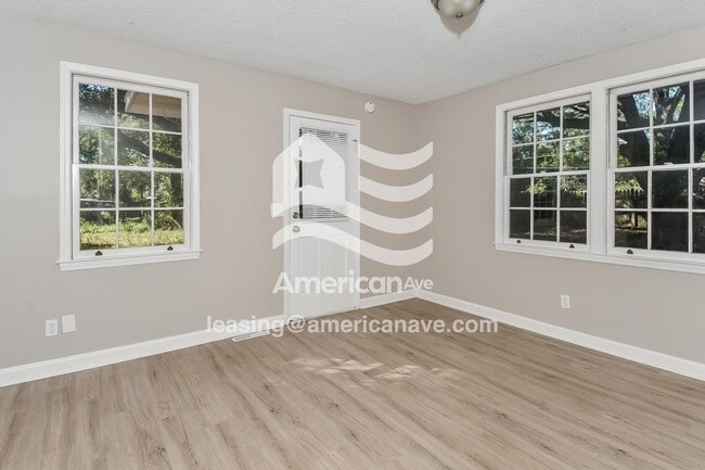 Foto del edificio - 1827 Beckley Dr