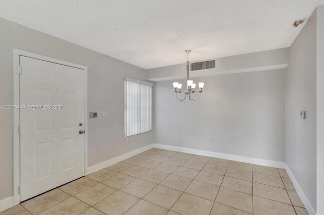 Foto del edificio - 1733 Village Blvd