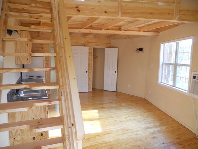 Building Photo - 333 Mackechney St