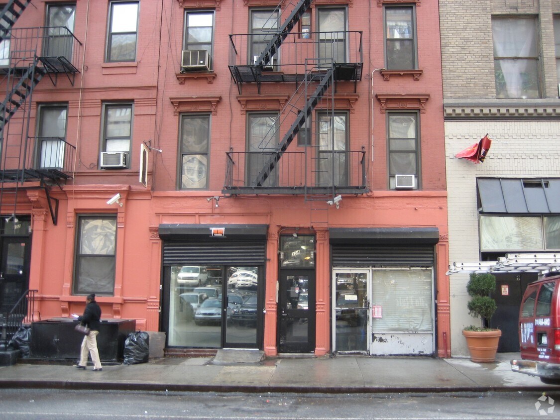 Foto del edificio - 334 W 37th St