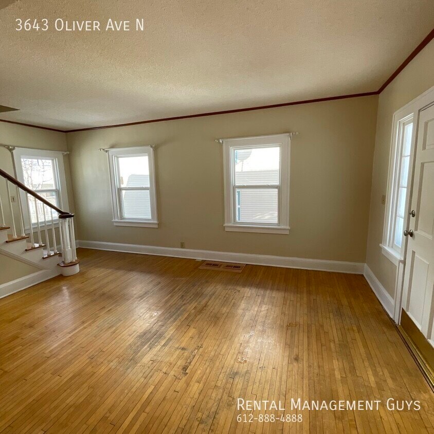 Primary Photo - Well Cared for 2 Bedroom Home! Hardwood Fl...