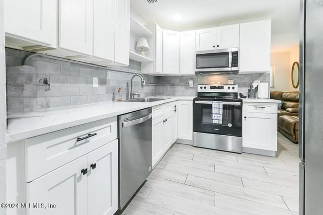 Foto del edificio - 1151 E 15th St
