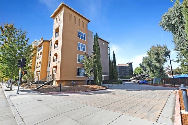 Building Photo - 1445 Fruitdale Ave