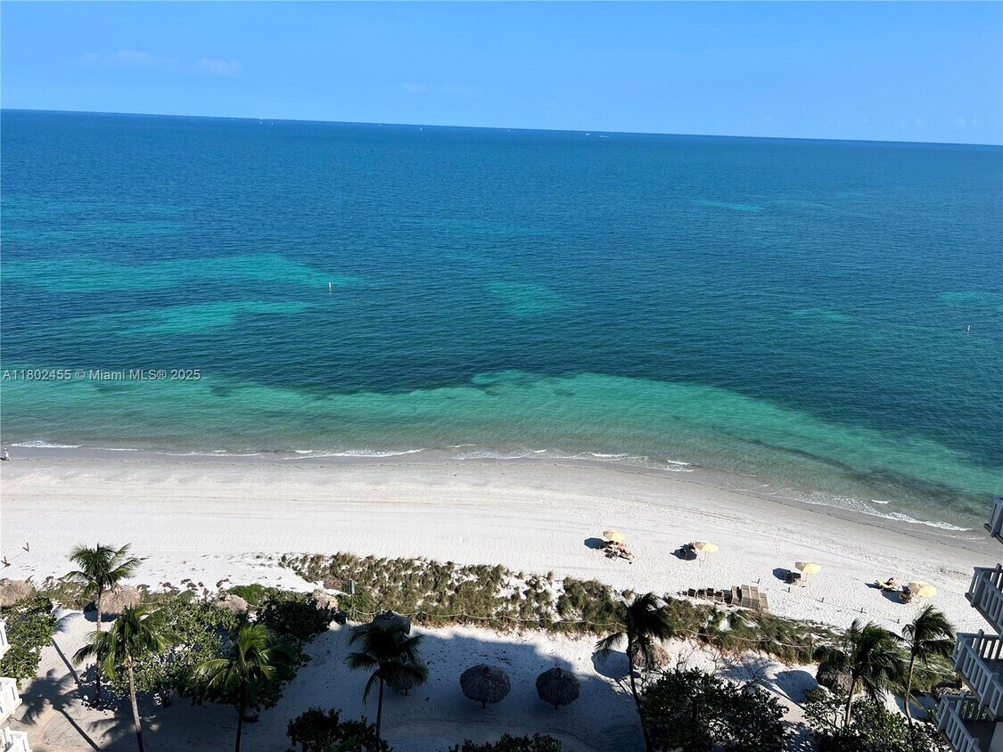 Foto principal - 1111 Crandon Blvd