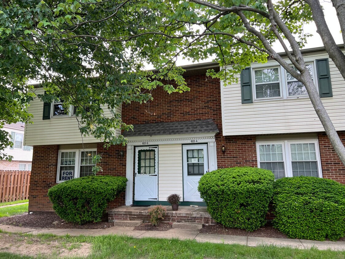 Primary Photo - 1820 Higby Dr