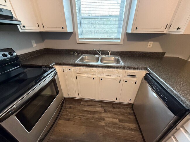 Foto del edificio - 2406 Markwood Ln SE