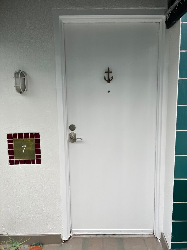 Unit 7 Entry - 4950 Bayshore Blvd