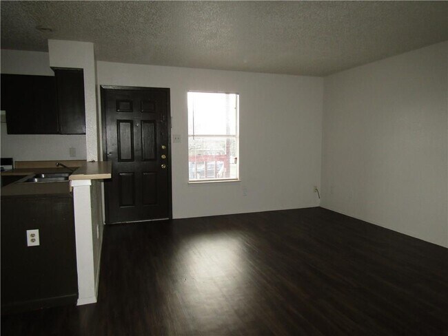 Foto del edificio - 4910 Pepper Ln