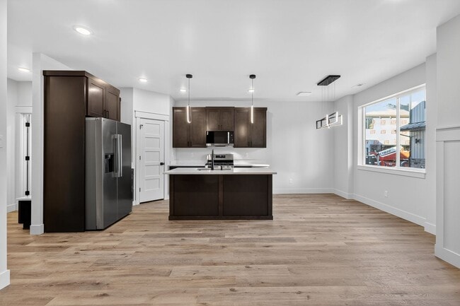 Building Photo - MODERN 3 BED 2.5 BATH TOWNHOME WITH 2 CAR GARAGE IN IDAHO FALLS