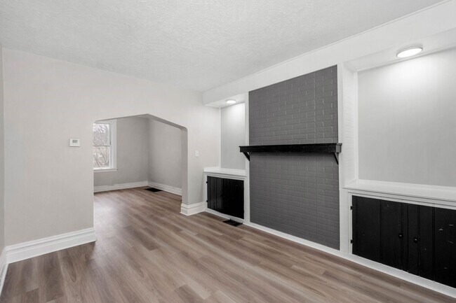 Building Photo - ABSOLUTELY STUNNING 4 BEDROOM HOUSE IN THE...